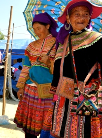 Flower Hmong women at Bac Ha Sunday market