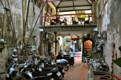 Courtyard of the hidden coffee shop located behind a silk shop