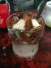 Sua Chua Cacao Xan Mieng: frozen yogurt cubes with cocoa